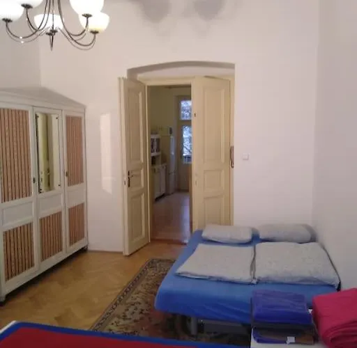 Authentic, Traditional Airbnb In Central Prague !
